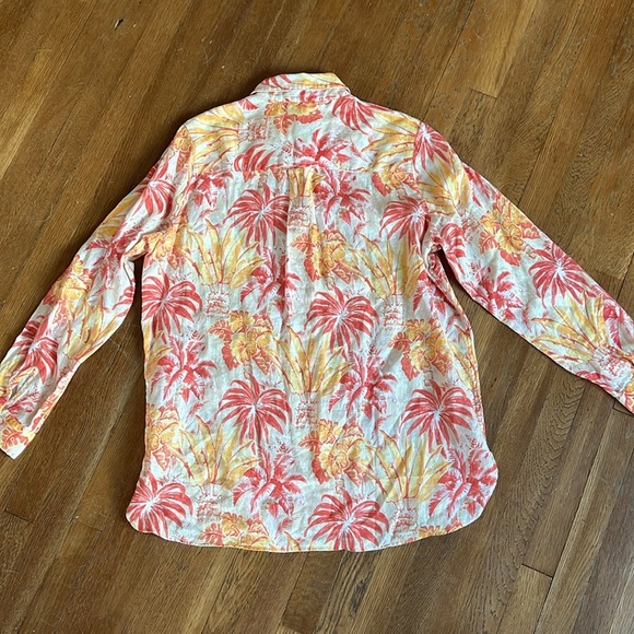 J. McLaughlin Hawaiian Print Linen Button Down Top - Picture 4 of 4